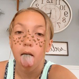 Meet your Posher, Ari